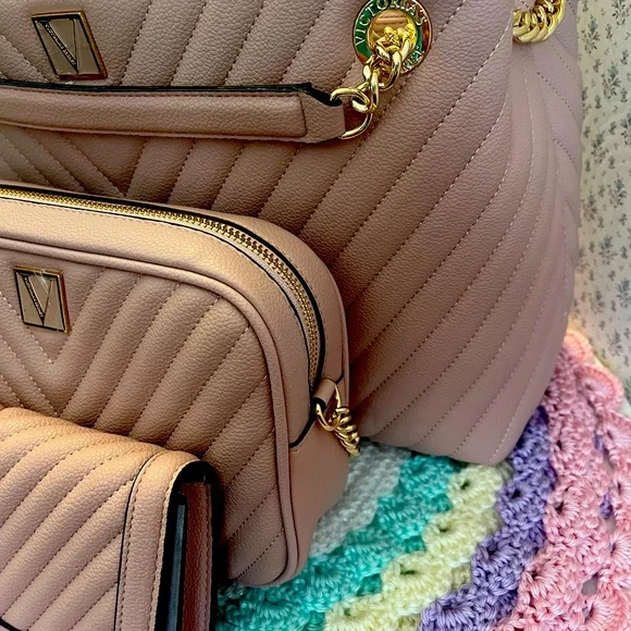 Authentic Brand New Victoria’s Secret Set Tote, Crossbody and Wristl Wallet - Picture 4 of 5